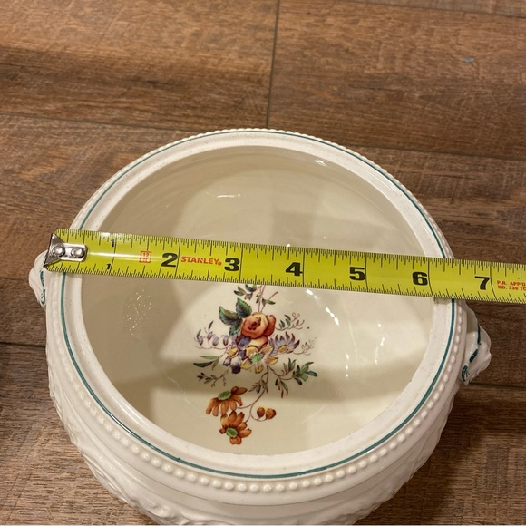 Wedgwood Etruria England “Patrician” Covered Tureen Paw Feet Stunning - Picture 13 of 15